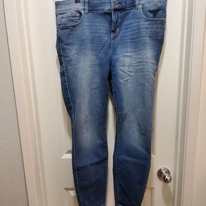 Premium torrid bombshell skinny jeans